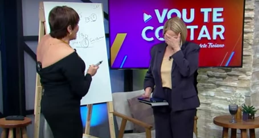 Apresentadora se irrita com hino do Flamengo e ameaça não ir ao programa