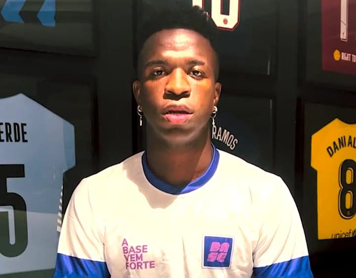 Vinícius Júnior se posiciona após caso de racismo