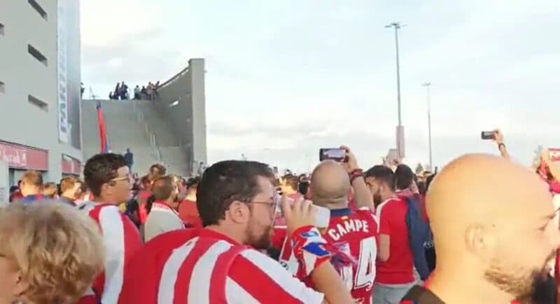 Torcida do Atlético de Madrid comete racismo com Vinícius Júnior