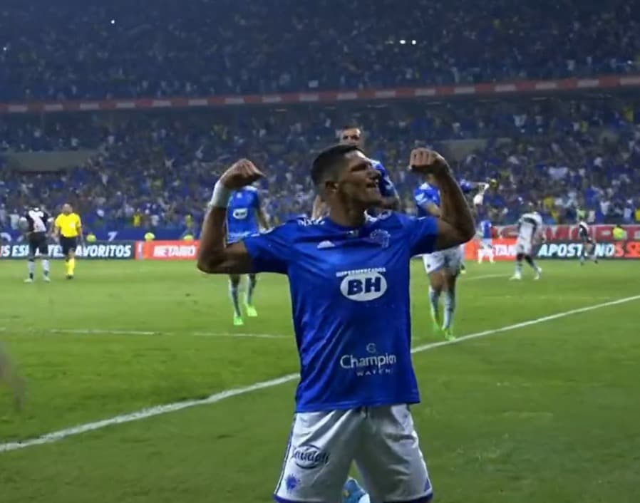 Luvannor marcou contra o Vasco e imitou Gabigol na comemoração