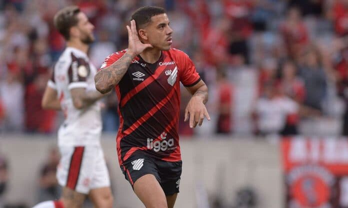 pelo athletico, david terans comemora gol no flamengo