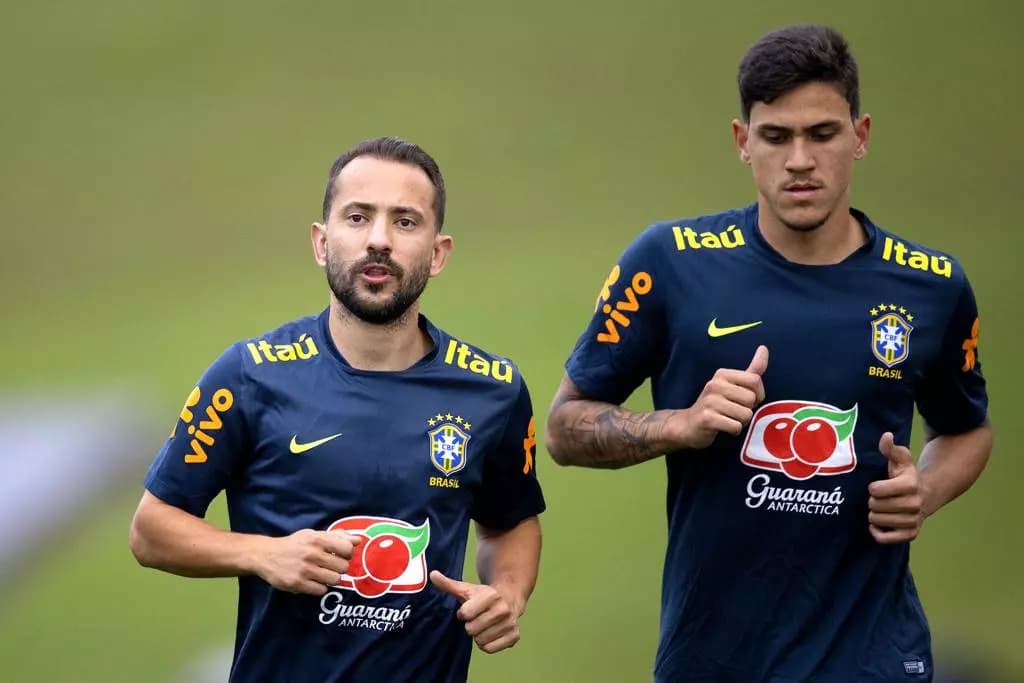 Flamenguistas cobram Tite por não utilizar Pedro e Everton Ribeiro na estreia do Brasil