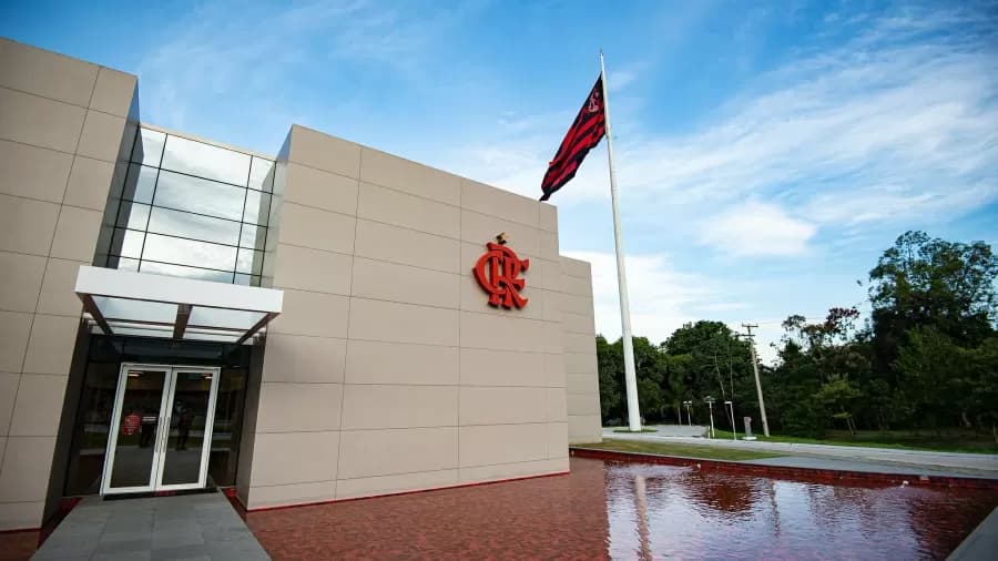 Flamengo planeja venda milionária de apartamentos para expandir Ninho do Urubu