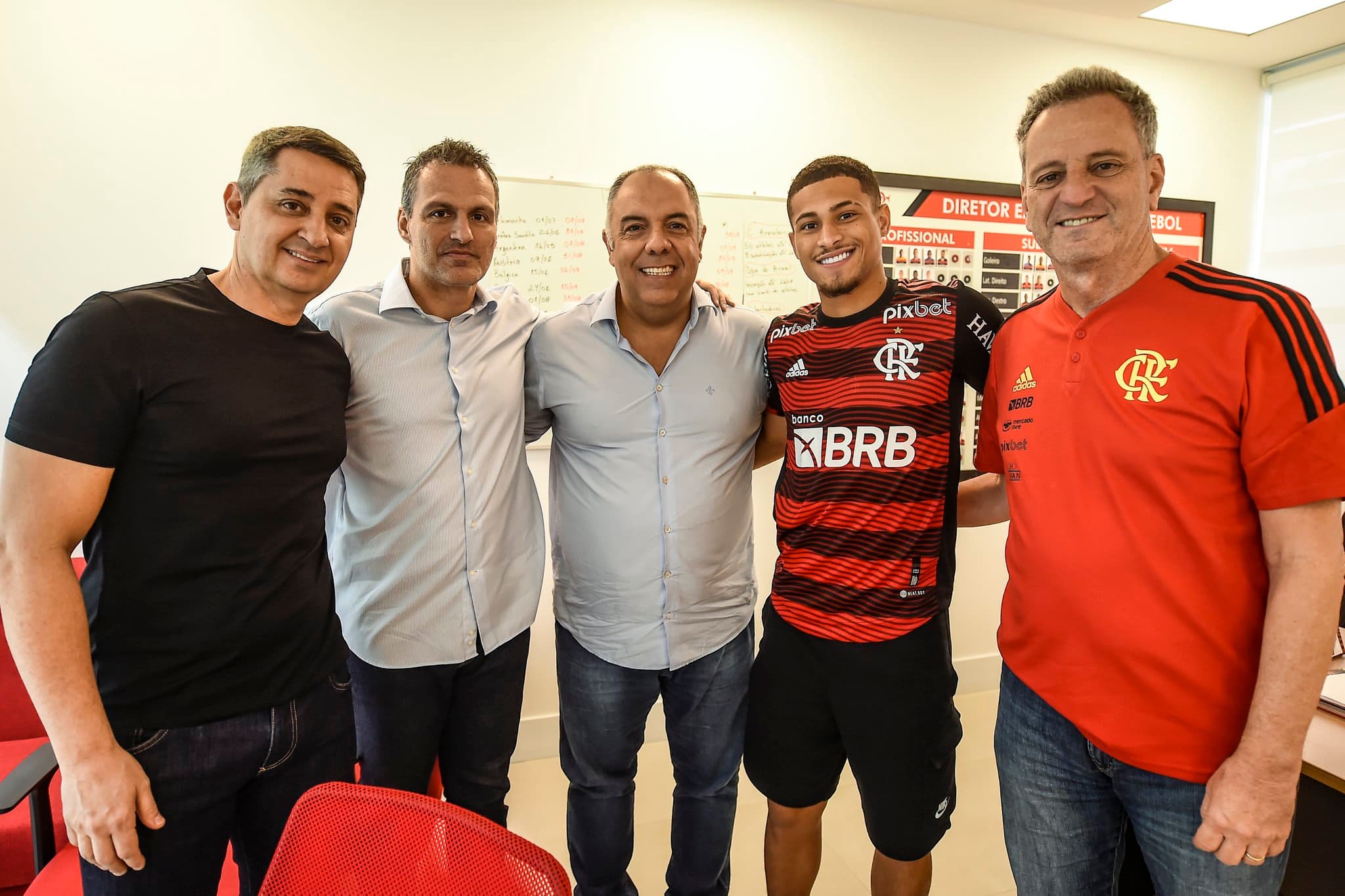 João Gomes renovou seu contrato com o Flamengo