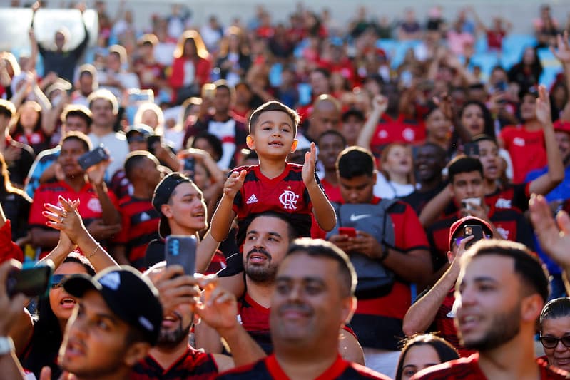 torcida do Flamengo contra o Fortaleza