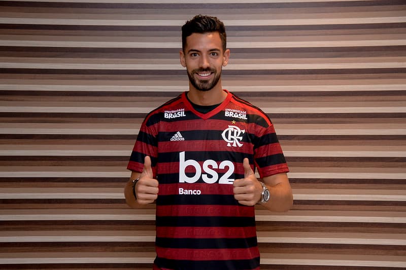 Pablo Marí com a camisa do Flamengo