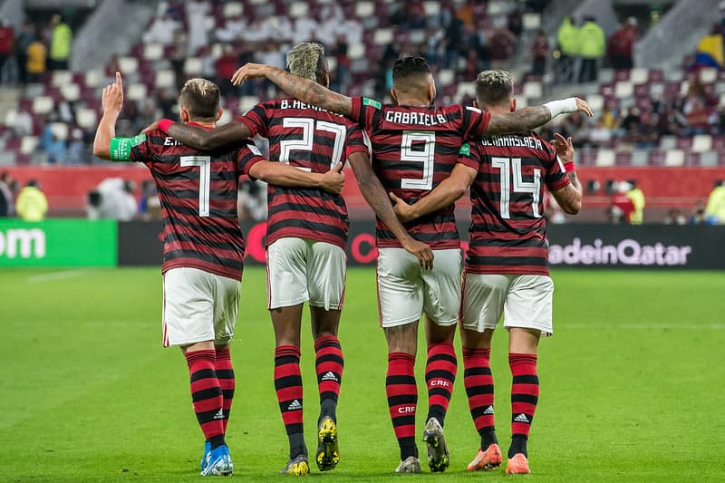 Everton Ribeiro, Arrascaeta, Bruno Henrique e Gabigol comemorando gol do Flamengo
