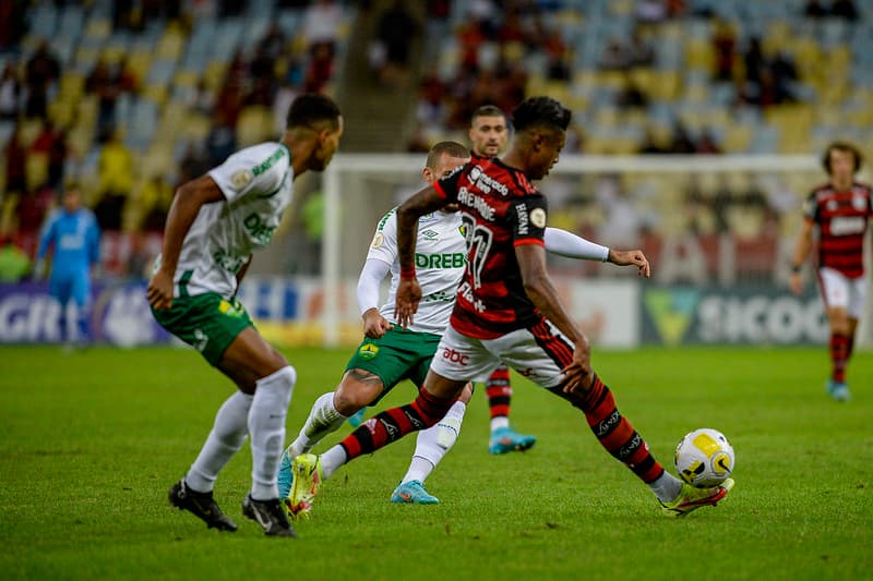 Bruno Henrique em campo em Flamengo x Cuiabá
