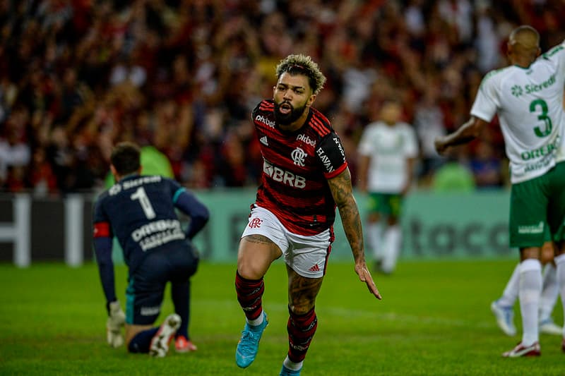 Gabigol comemorando gol do Flamengo contra o Cuiabá