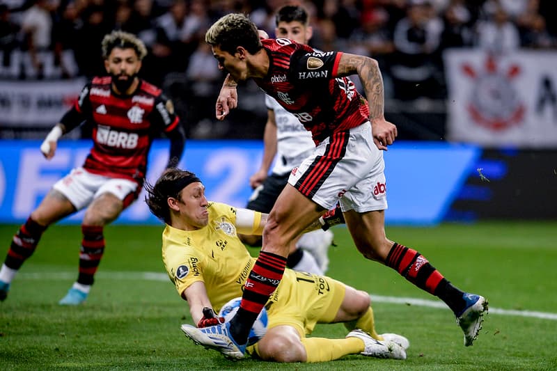 Cássio contra o Corinthians.