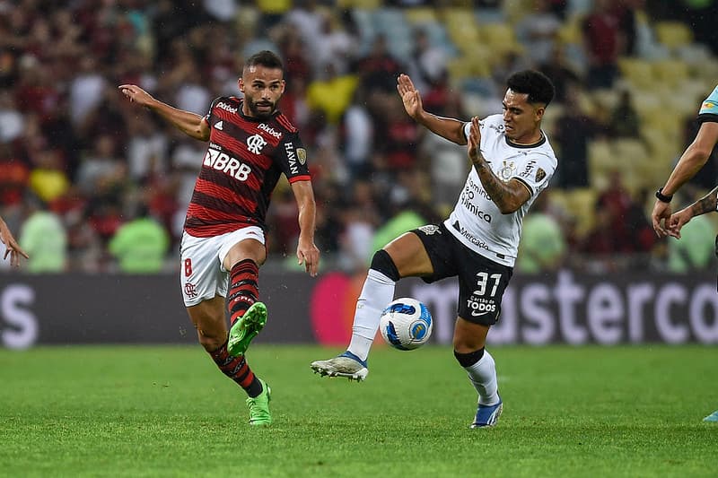 Corinthians deve ter escalação surpresa contra o Flamengo na final da Copa do Brasil