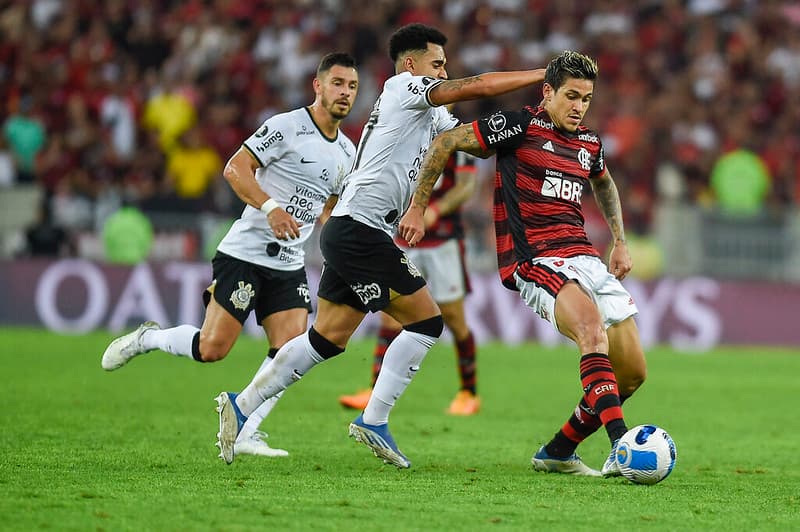 Pedro em jogo entre Flamengo e Corinthians