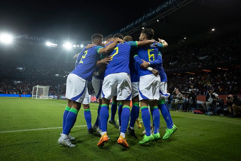 Jogadores da Seleção comemoram gol
