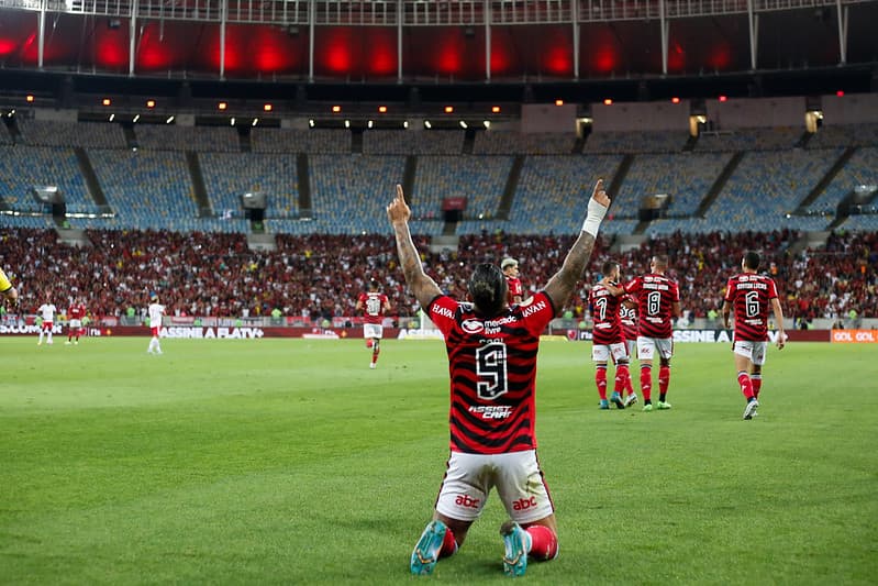 Gabigol comemora gol na vitória do Flamengo sobre o Red Bull Bragantino