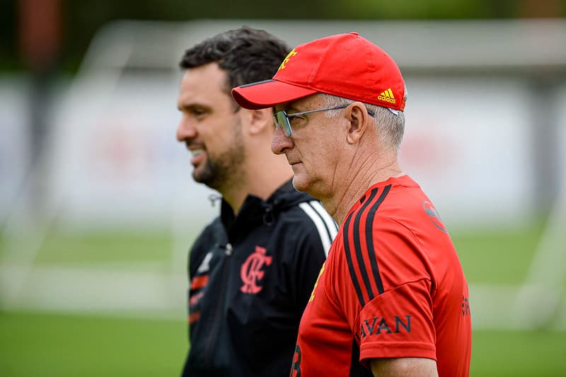 Técnico Dorival Júnior em treino do Flamengo