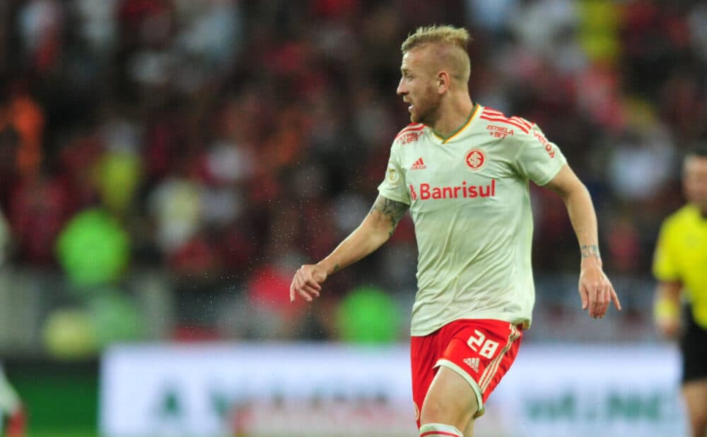 pedro henrique em ação contra o flamengo