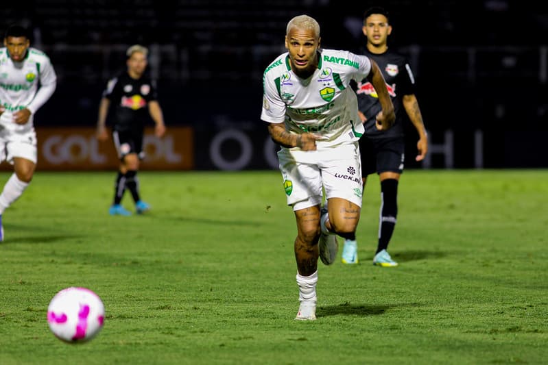 Deyverson vai reencontrar o Flamengo, agora pelo Cuiabá