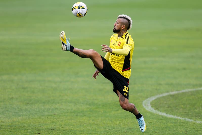 Vidal em treino do Flamengo