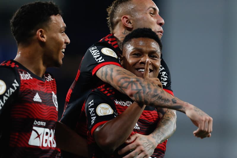 Matheus França comemora gol do Flamengo contra o Cuiabá