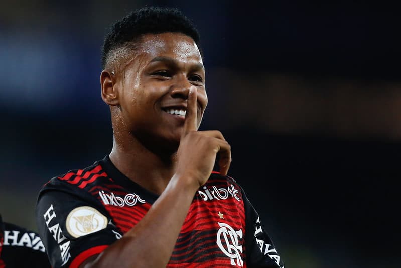 Matheus França errou passes importantes durante a partida e o torcedor não perdoou