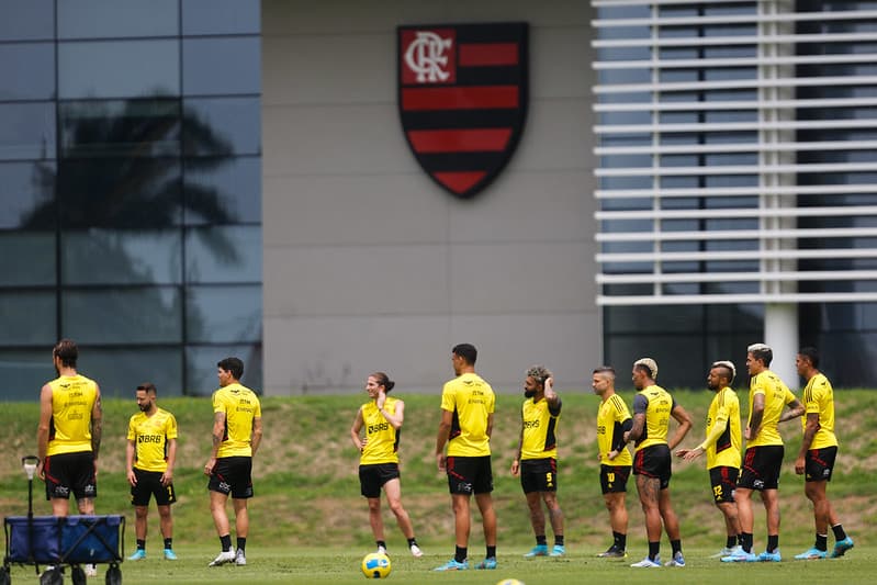 Treino do Flamengo no Ninho do Urubu; diretoria definiu Mário Jorge para treinar a equipe na Copa do Brasil após demitir Vitor Pereira