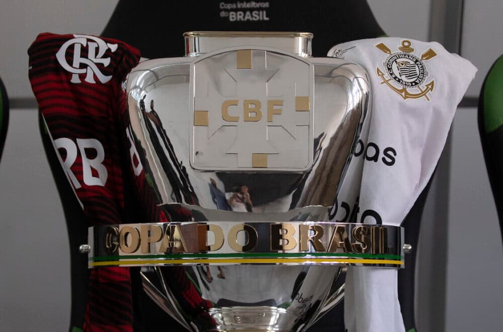 trofeu da final entre flamengo e corinthians