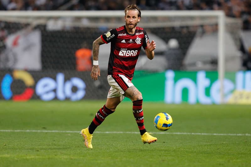 Léo Pereira em campo pelo Flamengo na final da Copa do Brasil contra o Corinthians