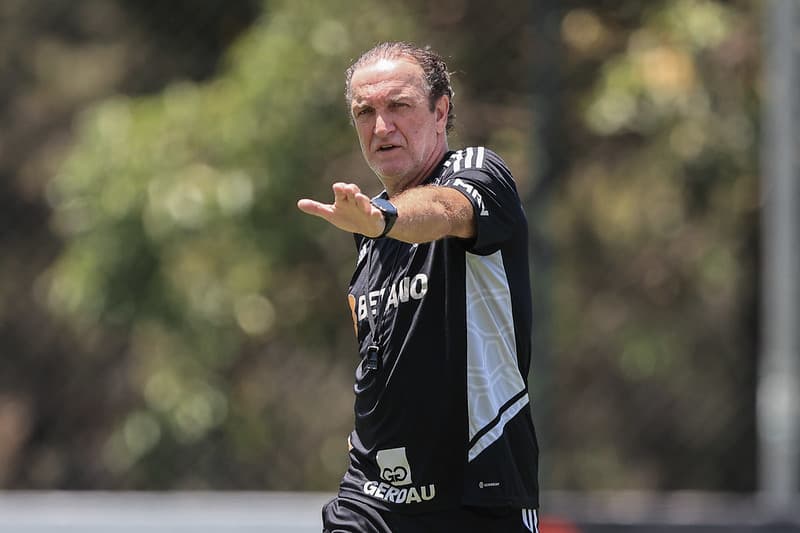 Cuca terá problemas para escalar o atlético-mg contra o Flamengo