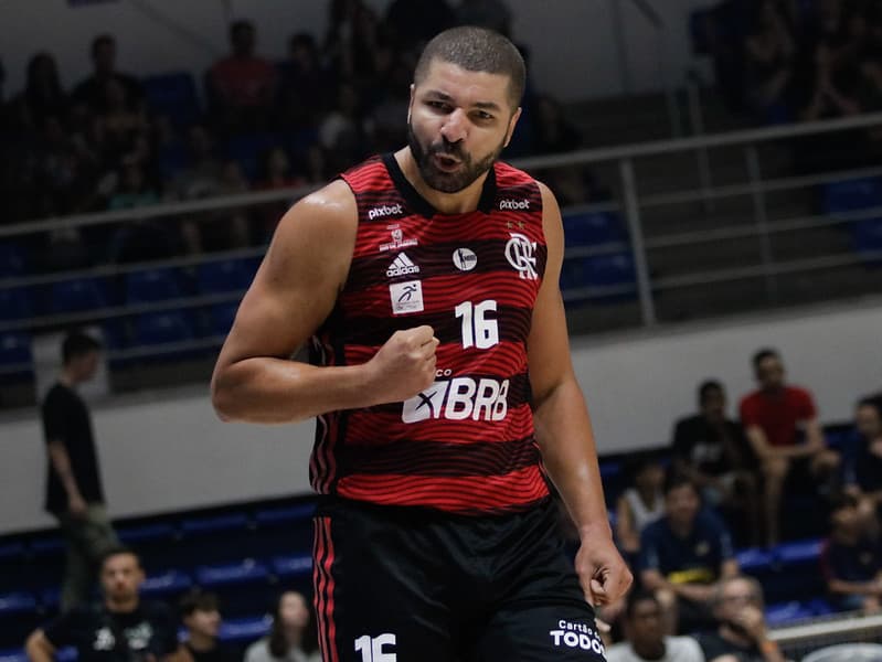 Deus da Raça e ídolo do Flamengo, Olivinha completa 40 anos nesta terça