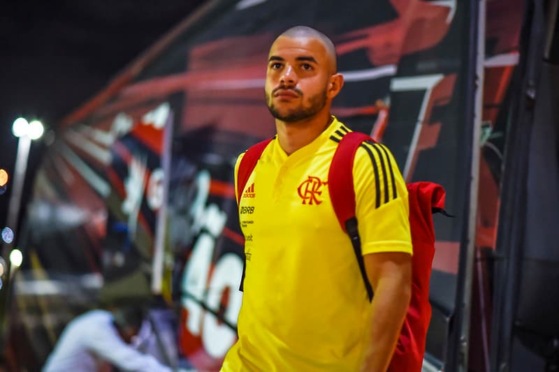 Daniel Cabral chega para o jogo contra o Atlético no Maracanã