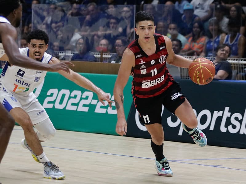Vildoza arrebenta na estreia do Flamengo no NBB