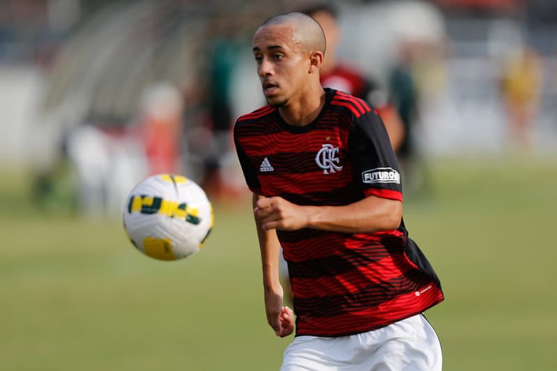Zé Wellinton, lateral do Flamengo. Fotos: Gilvan de Souza/Flamengo