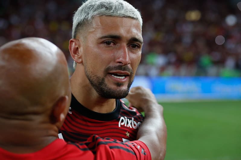 Arrascaeta se emociona ao conquistar Copa do Brasil