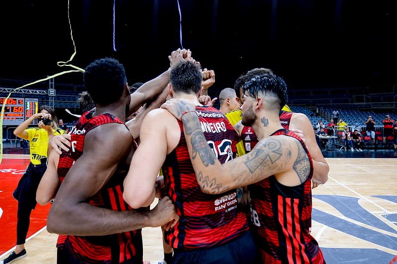 Time do Flamengo de basquete no Maracanãzinho