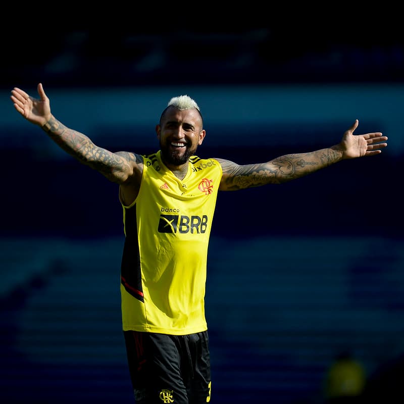 Vidal volta a treinar no Flamengo