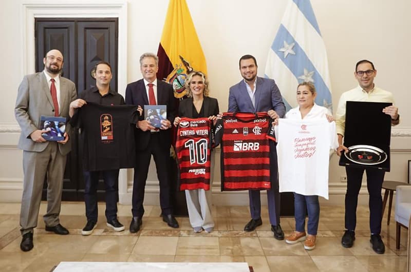 Comitiva do Flamengo visita prefeitura de Guayaquil
