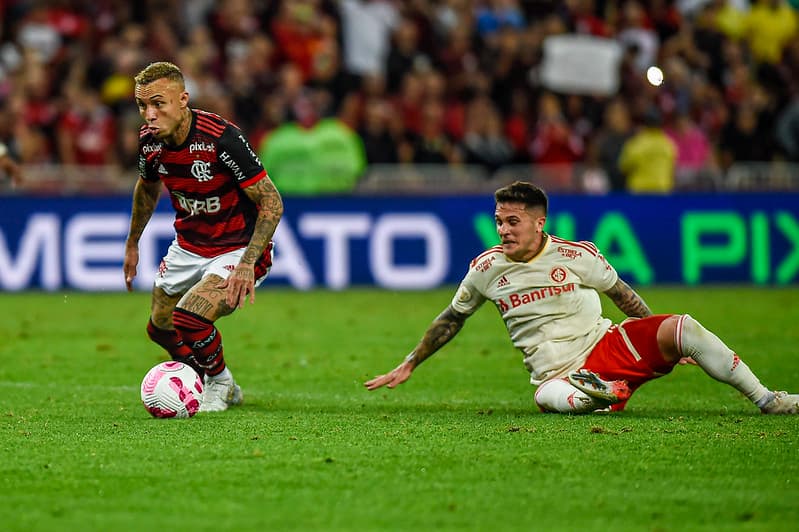 Cebolinha em ação pelo Flamengo no Brasileirão jogador foi um dos principais dribladores da competição
