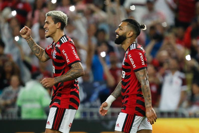 Gabigol e Pedro no jogo do Flamengo contra o RB Bragantino; dupla tem números expressivos na temporada