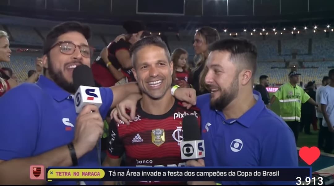 diego do flamengo ao lado de magno navarro e igor rodrigues