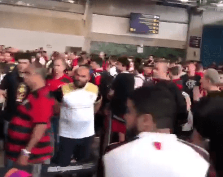 Torcedores do Flamengo tentam embarcar para Guayaquil