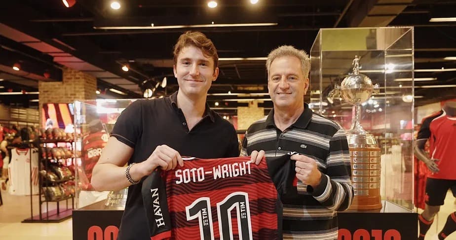 Rodolfo Landim com estrangeiro patrocinador do Flamengo