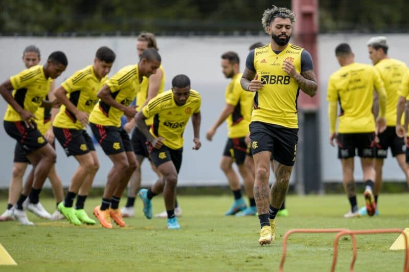 Elenco titular fica no Rio e treina para Flamengo x Corinthians na final da Copa do Brasil
