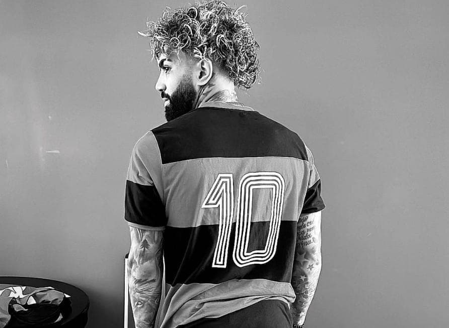 Gabigol com a camisa 10 do Flamengo