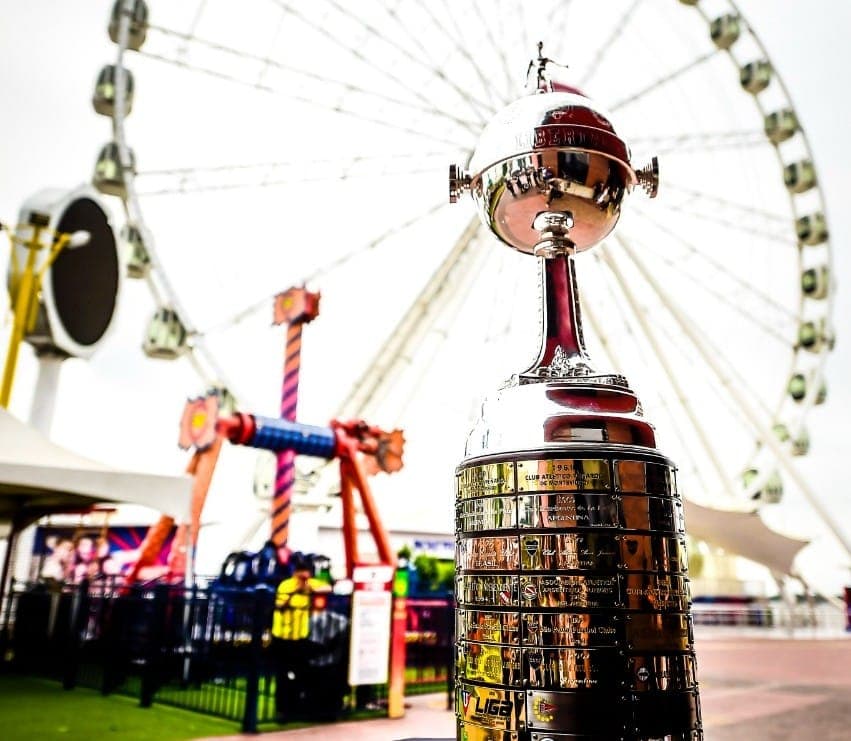 Taça da Libertadores em Guayaquil, palco da final entre Flamengo e Athletico