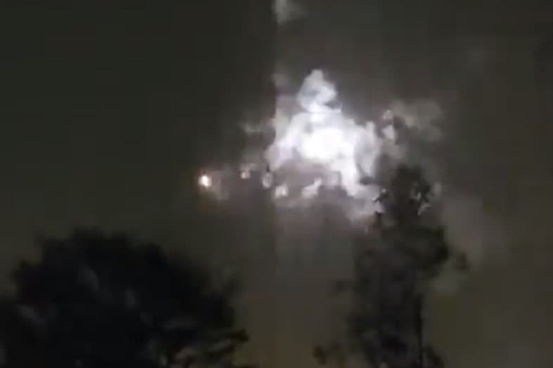 Foguetório da torcida do Corinthians no hotel do Flamengo