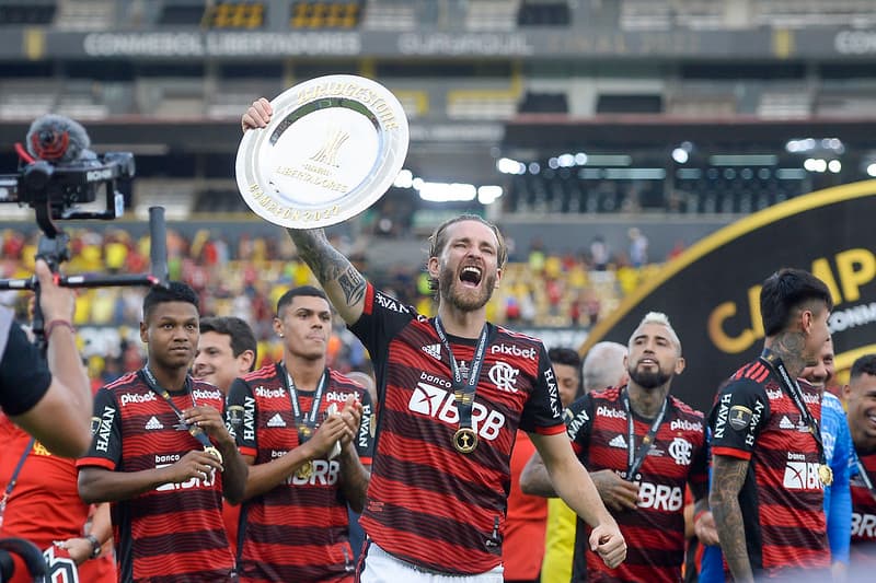 Léo Pereira comemora conquista da Libertadores da América 2022 pelo Flamengo