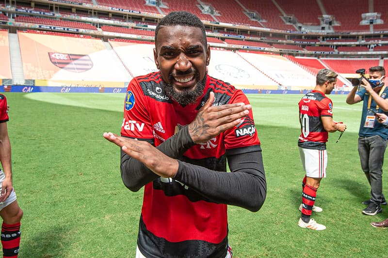 Gerson com a camisa do Flamengo