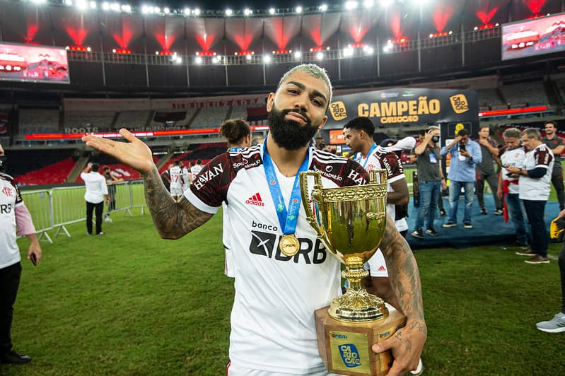 Gabigol com a taça do Carioca; ingressos já estão à venda, Flamengo na copinha, negociações e as últimas notícias do Flamengo