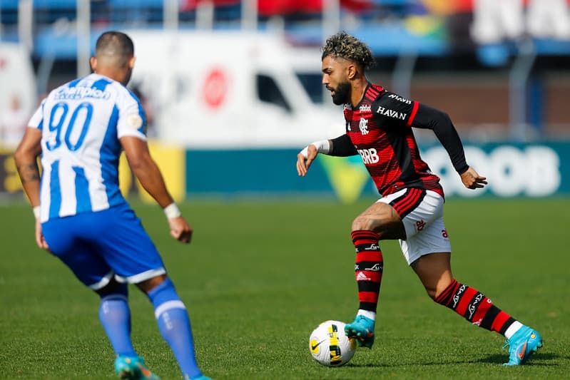 Gabigol em campo na partida entre Flamengo e Avaí