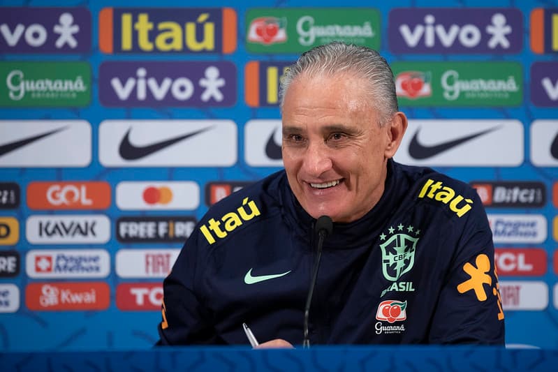 Tite em coletiva da Selçeão Brasileira; técnico deve acertar com Flamengo, demissão de Sampaoli, renovações e as últimas notícias